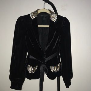 Marc Jacob’s black blazer.
